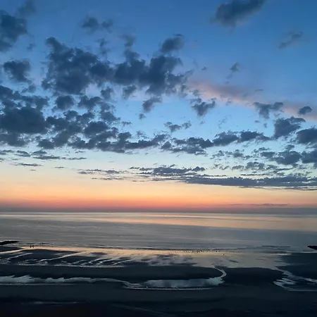 Op Achtste Verdieping Op De Zeedijk Met Fenomenaal Zeezicht Voor 2 Personen Middelkerke
