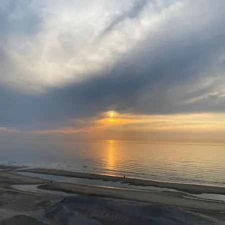 Op Achtste Verdieping Op De Zeedijk Met Fenomenaal Zeezicht Voor 2 Personen Apartment