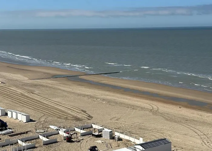 Op Achtste Verdieping Op De Zeedijk Met Fenomenaal Zeezicht Voor 2 Personen Middelkerke