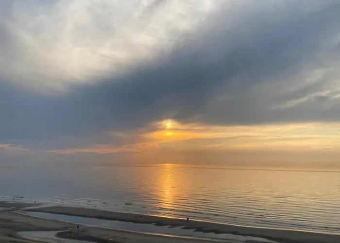 Op Achtste Verdieping Op De Zeedijk Met Fenomenaal Zeezicht Voor 2 Personen Apartment